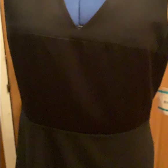 Sleeveless Black Dress - Picture 4 of 8